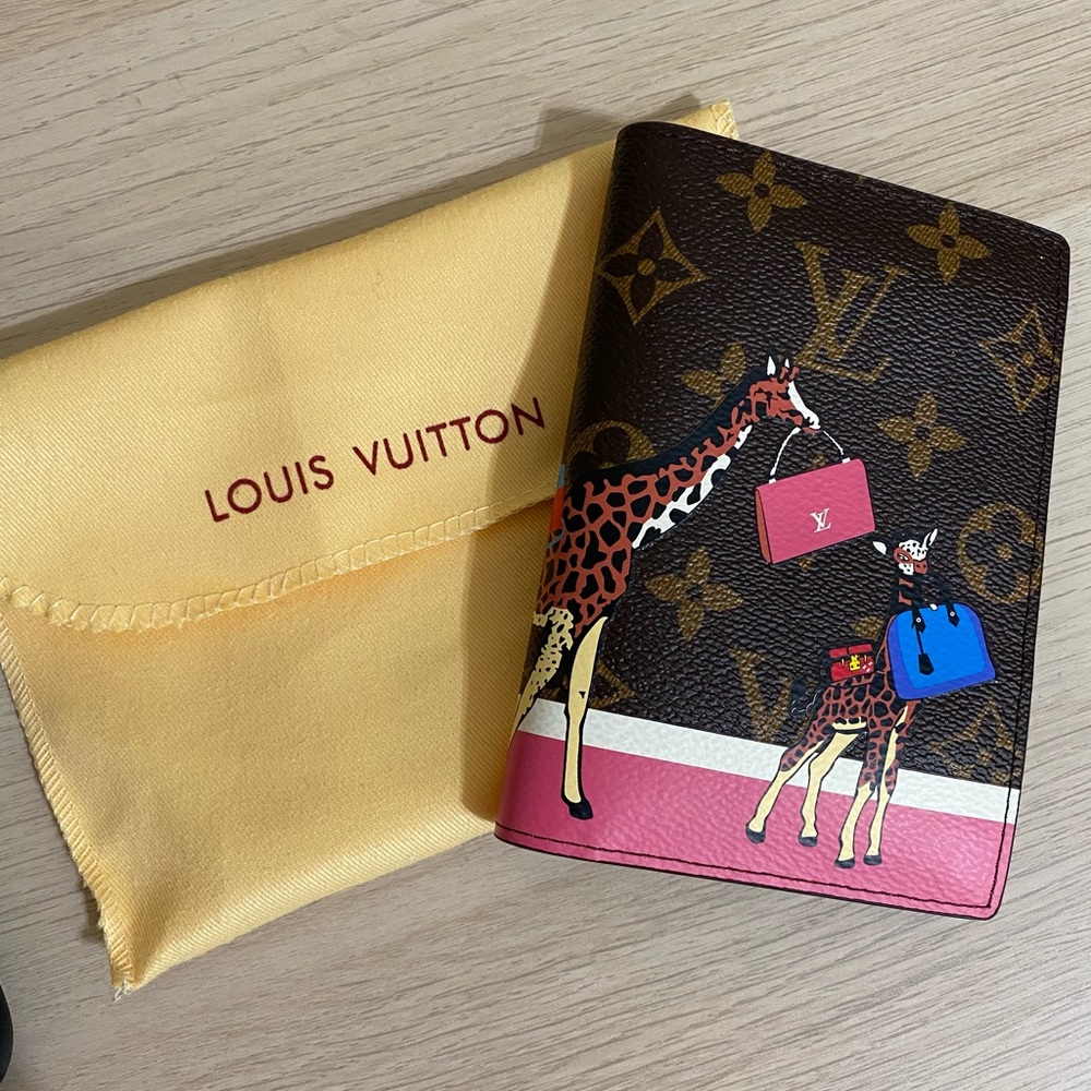 Copy/ Louis Vuitton Passport cover